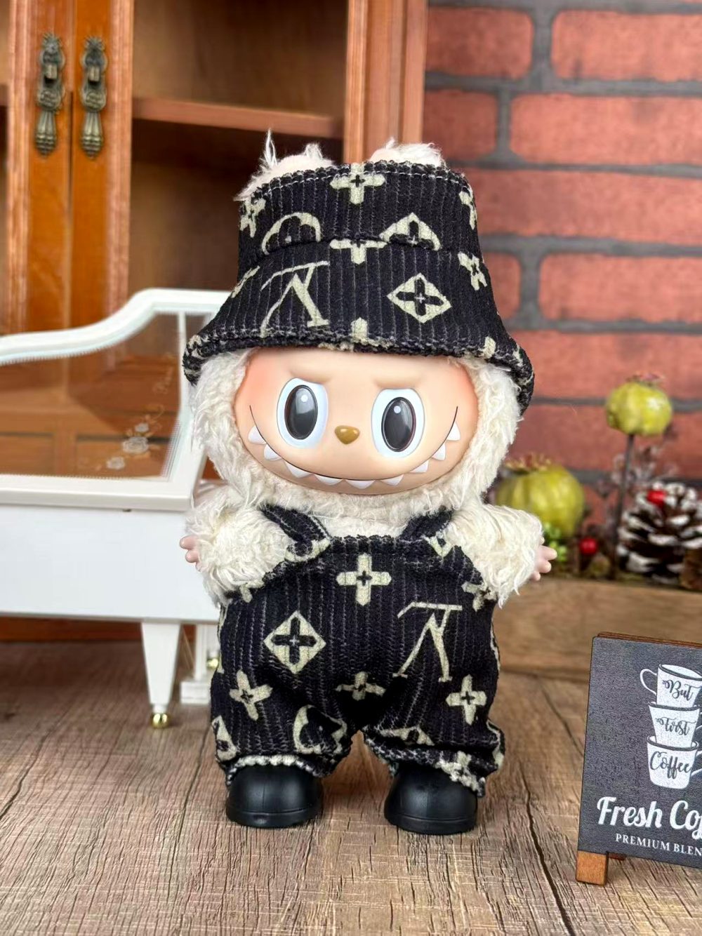 Labubu Costume Set (019)- Character Outfit (17cm)