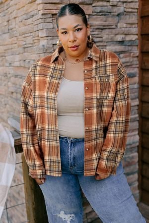Brown Plaid Print Flap Pocket Buttoned Plus Size Shacket - Image 3