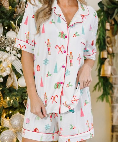 White Christmas Print Short Sleeve Shirt and Shorts Pajama Set