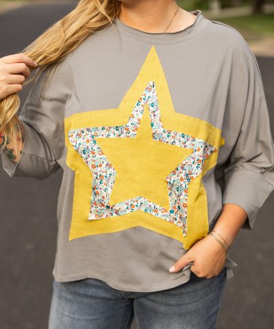 Medium Grey Floral Star Patched Pattern 3/4 Sleeve Plus Size Top